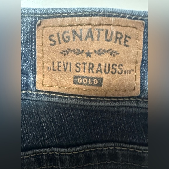 Levi's Signature Gold Totally Shaping Straight Jeans Size 32 Inseam 27” - Picture 6 of 8